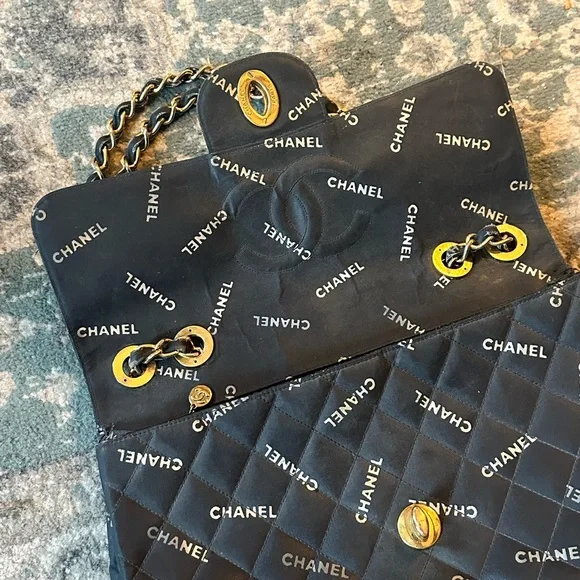 1995 Chanel Black Quilted Shoulder Bag with Gold Chain - Picture 10 of 16